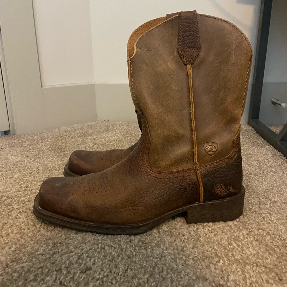 Ariat Rambler Cowboy boots size 10.5